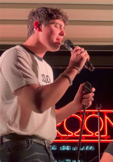 oliver cronin we need new music please @Oliver Cronin