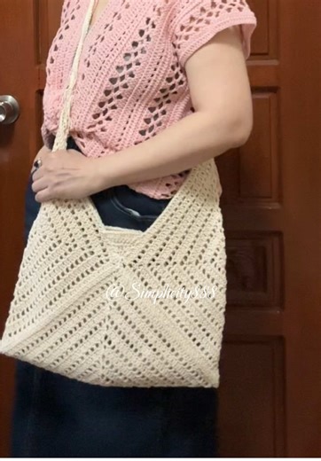 🧶 Marikit Crochet Bag 💼 ❤️Video tutorial is on my YouTube channel #simplicity88 #crochetdesign #crochetinspiration #crochetbag #grannysquare ❤️❤️❤️❤️❤️❤️❤️❤️❤️❤️❤️❤️❤️