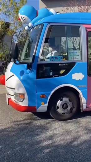 Doraemon bus in Japan.🇯🇵🇯🇵🇯🇵 My inner child would like to ride this doraemon themed school bus.😍🚌 | Learn Japanese Tutorial Center -LJTC