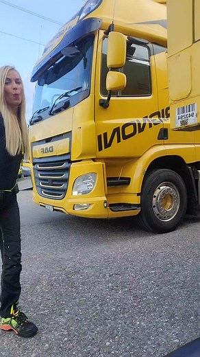Včasih se mi zazdi da sem res iz drugega planeta 🙈🙈😂😂😂 #bql #raketa @BQL #slovenskaglasba #kamiondzije #zenezavolanom #girltruckdriver #blondehair