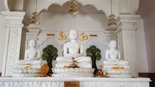 Mahavir Jayanti 2025: महावीर जयंती के अवसर पर उनके अनमोल विचारों से लें प्रेरणा, जीवन में मिलेगी सफलता