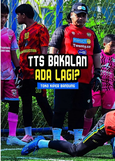 Katanya masih banyak yang 𝐛𝐞𝐥𝐮𝐦 𝐤𝐞𝐛𝐚𝐠𝐢𝐚𝐧 ikut TTS kemarin… 👀 Tenang. Bulan ini kesempatan itu datang lagi 🧤🔥 Dan kali ini, bakal ada sesuatu 𝐲𝐚𝐧𝐠 𝐛𝐞𝐝𝐚. Stay tuned GK Lovers ⚽ . . . #tokokiperbandung #indonesiagoalkiper #tokokiperpertama #tokiptrainingsession #tts