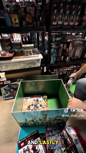 Unboxing the 2017 LEGO Ninjago Movie Influencer Box