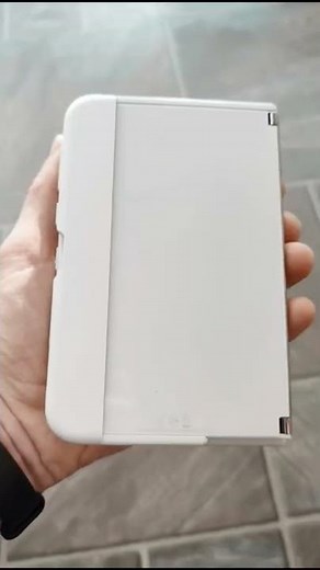 surface duo folding phone.