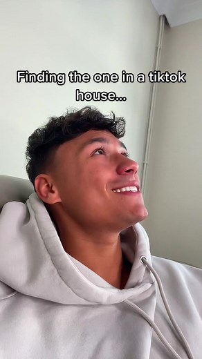 How did you meet your gf/bf?😂 #fyp #trend #tiktok #entertainment #girlfriend