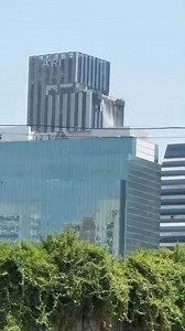 8.1K views · 27 reactions | 﫨﫨﫨 Trời ơi khách sạn mà còn rung lắc cỡ này thì toà nhà đang xây sập là phải rồi  #thailand #bangkok #earthquake | English Hub | Facebook