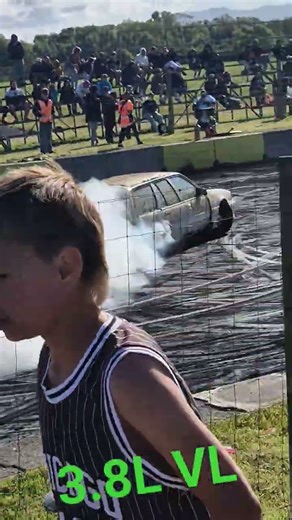 skid burnout comp at masteton VL commodore drift 3.8L motor