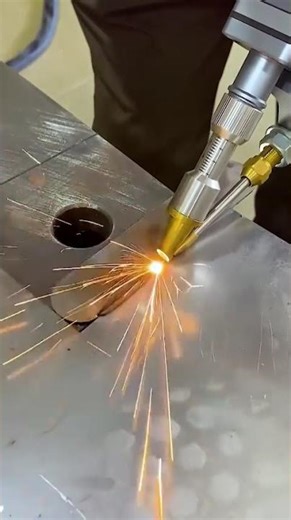 This Laser Welder Makes Aluminum Look Like Butter#shorts #welding #welder #weld #laser