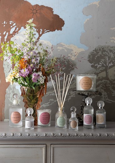 {Inspiration} Des flacons précieux, des lignes épurées… Retrouvez vos parfums favoris dans notre nouvelle ligne Les Intemporelles : Mathilde-m.com/fr/149-ligne-les-intemporelles | Mathilde M.