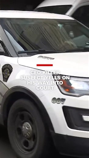 Luigi Mangione, the suspect in the killing of UnitedHealthcare CEO Brian Thompson, shouted at cameras as he arrived at a Pennsylvania court for an extradition hearing. Follow live updates. https://cnn.it/3ZMRlpO | CNN International