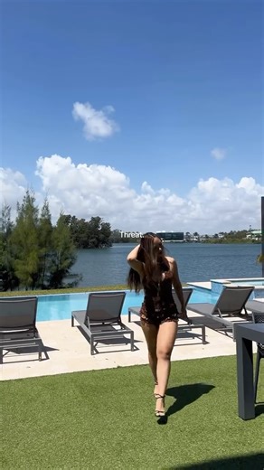 Alice Liu on Instagram: "The best revenge is success. And girls, this is your reminder that glowing up doesn’t just mean getting prettier. It can also mean getting smarter, richer, and stronger!!!👏🏼❤️ Hi I’m Alice. I went from dropshipping in my college dorms with $300 in my bank to building 7 figure brands in 4 years (That’s what I’ll be teaching you). I’m not special, I just learned to use the power of online business & social media to my advantage, learned/networked with mentors, and NEVER 