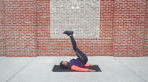 These 4 Reverse Sit-Up Variations Will Tighten Up Your Running Form