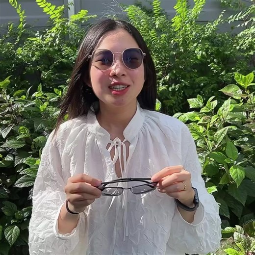 2.4K views · 32 reactions | เลนส์ Transition Gen8 และ Transition Xtractive การปรับแสงเสลาเจอ UV สำหรับคนที่แพ้แสงมากๆ มี่แนะนำตัว Xtractive ปรับเข้ม สำหรับคนแพ้แสง... | G-G Glasses : แว่นตา กรอบแว่น แว่นกรองแสง | Facebook