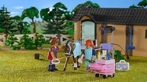 17 reactions | The veterinarian is always there to help when something happens to the horses. #PLAYMOBIL #Horses #largerthanlife | Playmobil | Facebook