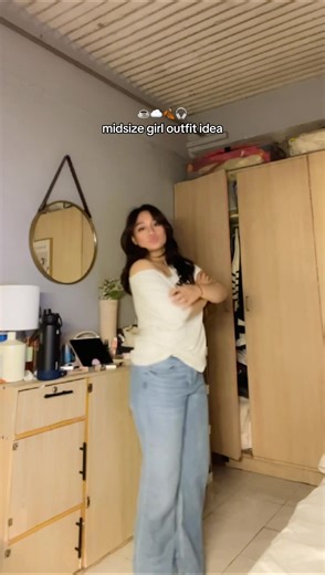 Stylish Midsize Outfit Ideas with One Shoulder Tops