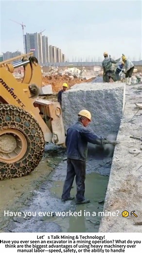 Excavator Lifting Ore – Heavy Machinery at Work in the Mine! 🚜⛏️