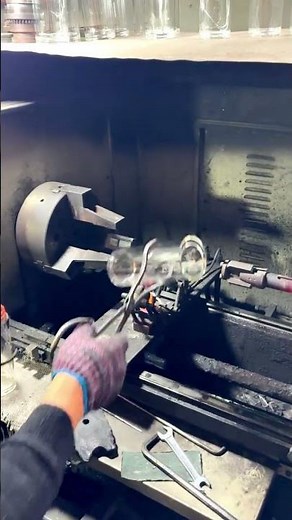 旋盤を使ったガラス加工の職人技