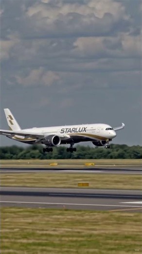 STARLUX Airlines Smooth Touchdown Caught on Camera! 🛬