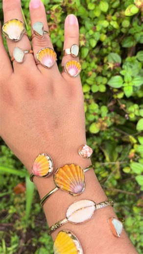 14k gold filled seashell cuffs ✨🌊🐚 #handmadejewelry #goldfilled #seashells #cuffbracelet #hawaii