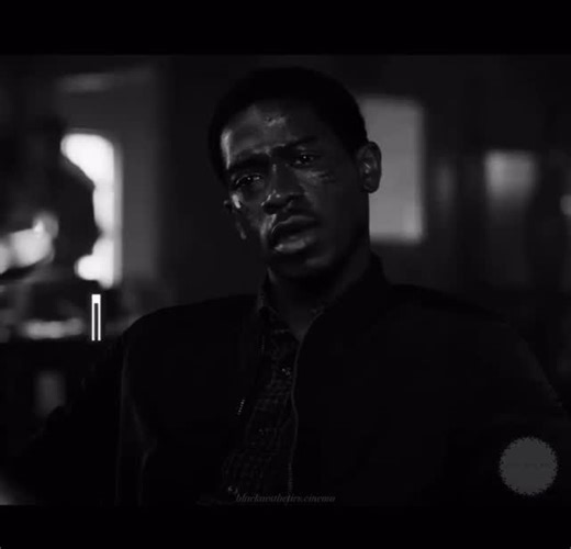 Чёрная эстетика кинематографа 🎥 on Instagram: "🎞️: Снегопад (2017) 📽️: Криминал/Драма ‧ 6 сезонов 🍿: Рассказ о начале кокаиновой эпидемии в Лос-Анджелесе начала 1980-х, когда на улицах Америки появился дешёвый крэк из Доминиканы, и страну захлестнул неконтролируемый рост преступности. #сериал #кино #фильм #криминал #драма"