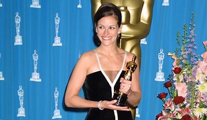 Dress Drama: Julia Roberts broke an unwritten Oscars rule in 2001