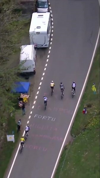 HERE WE GO! 🔥 Tadej Pogacar launches on the Jaunpass in search of a third stage in Romandie.