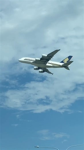Singapore Airlines A380-841 taking off at Changi Airport [4K]