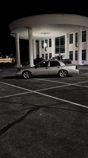 🦇🚶‍♂️#fyp #carsoftiktok #grandmarquis #crownvic #ford | car