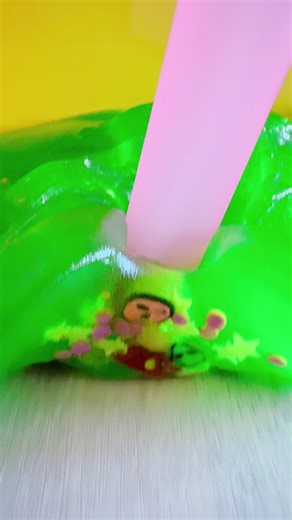 Sound ON 🔊 Squelch sound 💚 #asmr #satisfyingvideos #relaxing #satisfyingsounds #satisfying