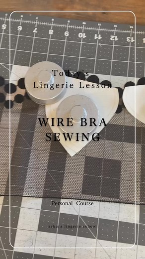 Wire Bra Standard Personal Course Atelier にて制作中🪡🌷 ▼ Personal Course 初心者から学生・プロの方までどなたでも対応できるコース。 アトリエ・オンラインをお選びいただけます。 アトリエ受講の際は資材、機材類が使用可能。 学びたい内容を 講師と確認しながらご自身のオリジナルのプランを一緒に作ります。クリエイティブコースとの組み合わせも可能。 詳細はHPから確認くださいませ！ ◎コース内容詳細 ウェブサイトをご確認くださいませ。 ◎コース相談 LINEより『予約』とご記入し、自動返信の項目を入力してご申請ください📩 ◎申し込み LINEより『申し込み』とご記入し、自動返信の項目を入力してご申請ください📩 — 📢【 Online Basic course 11th students 】 次回は2025年 7月〜 用意するものなどがあるので、早めの申し込みをお勧めいたします。 ◎コース内容詳細 ウェブサイトをご確認くださいませ。 ◎申し込み 参加希望の申し込みはLINEより『申し込み』とご記入し、自動返信の項目をカンタン入