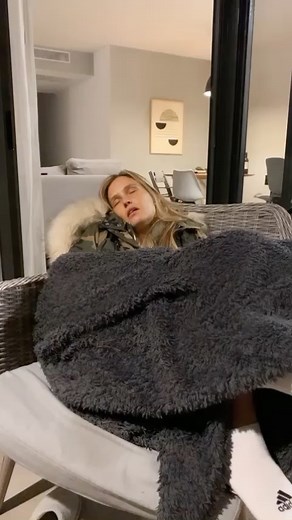 Bar Refaeli on Instagram: "F•r•i•e•n•d•s"