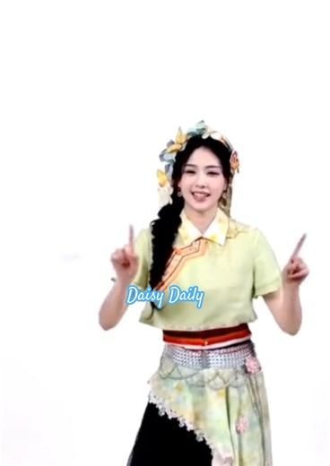 Bai Lu have fun behind the scene 💃