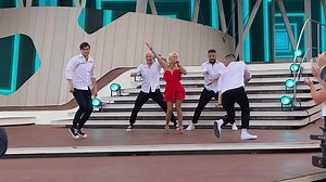 Was für eine wahnsinns Performance von der zauberhaften Michelle. Ein echter Ohrwurm, der uns nicht mehr aus dem Kopf geht. | ZDF-Fernsehgarten