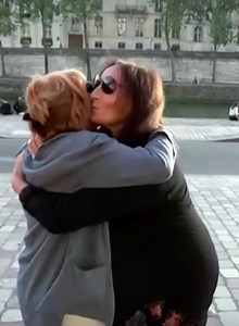 Missing kissing, Parisians say \