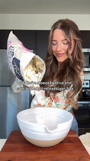 6 ingredients, healthier homemade caramel corn without corn syrup - the most addicting snack 🤭 recipe is linked in the comments! #caramelcorn #healthysnacks #easydessert | Dani's healthy eats