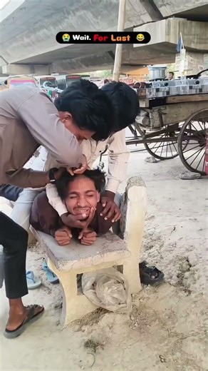 public reaction prank 🤣 Dost #viralshort #publicreactin #funnyreaction #shorts #shortsfeed