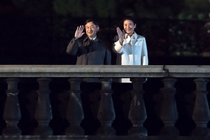 天團嵐獻唱賀日王即位 王后雅子感動拭淚 | 安倍晉三 | 德仁 | 日本天王 | 新唐人电视台