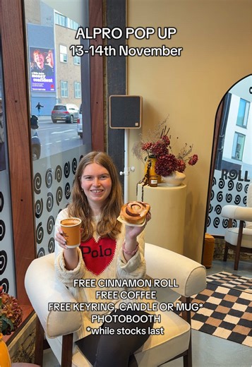 AD There’s a cute FREE Alpro House of Cinnamon Roll pop-up in Shoreditch and it’s only here until tomorrow so make sure to visit asap to get your hands on the cute @Alpro merch ☕🤎 Everything is cinnamon-themed and completely free to visit: ✨Free cinnamon rolls ✨Free Alpro Cinnamon Roll Barista blend coffees (cappuccino, flat white, or decaf) ✨Free tote bag with either a mug, keychain or candle - you can personalise your free gift! * while stocks last ✨Free Photobooth & DJ 📍149 Shoreditch High 