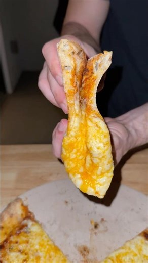 Extra cheesy pizza 😮‍💨