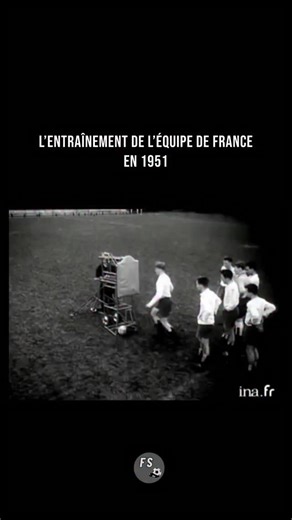 @lefootsimple on Instagram: "En 1951, l’entraînement de l’équipe nationale française se trouvait dans une phase de transition, passant des méthodes traditionnelles et informelles à des approches plus structurées et tactiques, qui se développeraient plus tard dans la décennie. Les séances avaient généralement lieu quelques soirs par semaine et se concentraient principalement sur la condition physique de base, le contrôle du ballon et le travail d’équipe, plutôt que sur des programmes spécialisés 