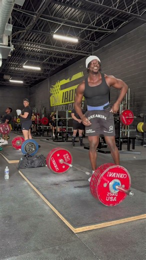 600LBS FOR AS MANY REPS AS POSSIBLE! #gym #explore #fitness