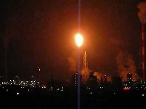 四日市コンビナート 煙突の炎 Flame of complex