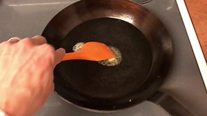Alton Brown’s Scrambled Eggs Technique for Carbon Steel