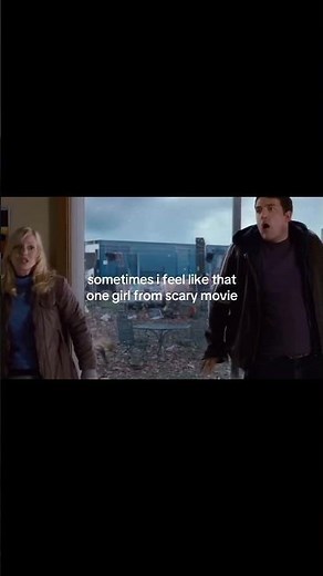 Fr . This Scary Movie 4 scene takes the chaos of War of the Worlds and turns it into pure comedy.