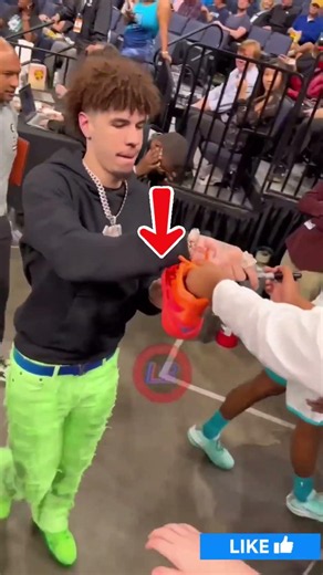 👟🔥 LaMelo Ball Spotted His Kicks & UNDERSTOOD the Assignment 😳😂