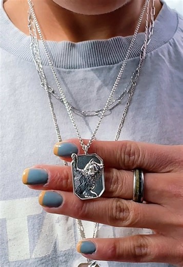 The Husky 🤍🤍🤍 #meaningfuljewelry #jewelrywithmeaning #huskymom #dogjewelry #souldog