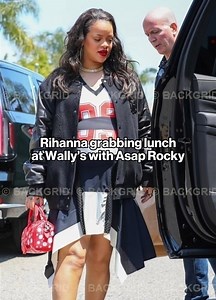 Pregnant #Rihanna slays with her fashion looks. 💃🏼👑 More details in bio. What’s your favorite look? | Page Six