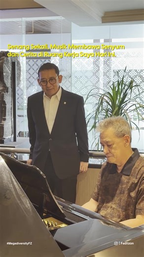Kedatangan sahabat lama lama yang juga semuanya adalah Legenda Musik Indonesia Indra Lesmana, Fariz RM, dan Ahmad Dhani Selain ngobrol santai soal musik dan juga mendengarkan hal-hal yang harus kita perbaiki kedepan tentang musik, mas Fariz RM sempat main piano, dan cerita mereka mengisi ruang budaya hari ini dengan indah. Musik selalu punya cara untuk membawa cerita dan kebahagiaan. Nanti semua cerita musik Indonesia akan terdokumentasi dalam ensiklopedi musik yang sedang kami rancang, semoga d
