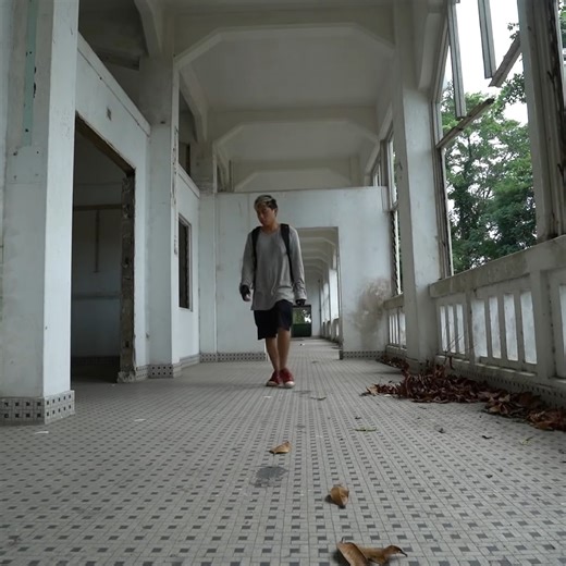 ABANDONED HAUNTED OLD CHANGI HOSPITAL | Steve Ronin