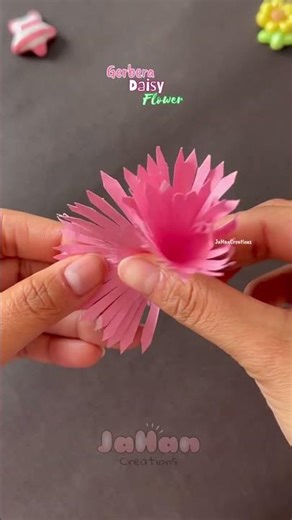 This paper Gerbera looks so real😳🌸 #papercraft #craft #shortvideo